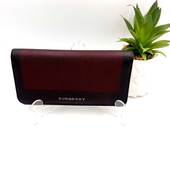 Burberry Black and Burgundy Leather Wallet #562 - Picture 1 of 5